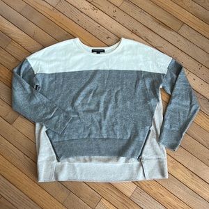 Banana republic Sweater. Beige, grey, ivory. Size PM. Wool Blend. Hi Lo design